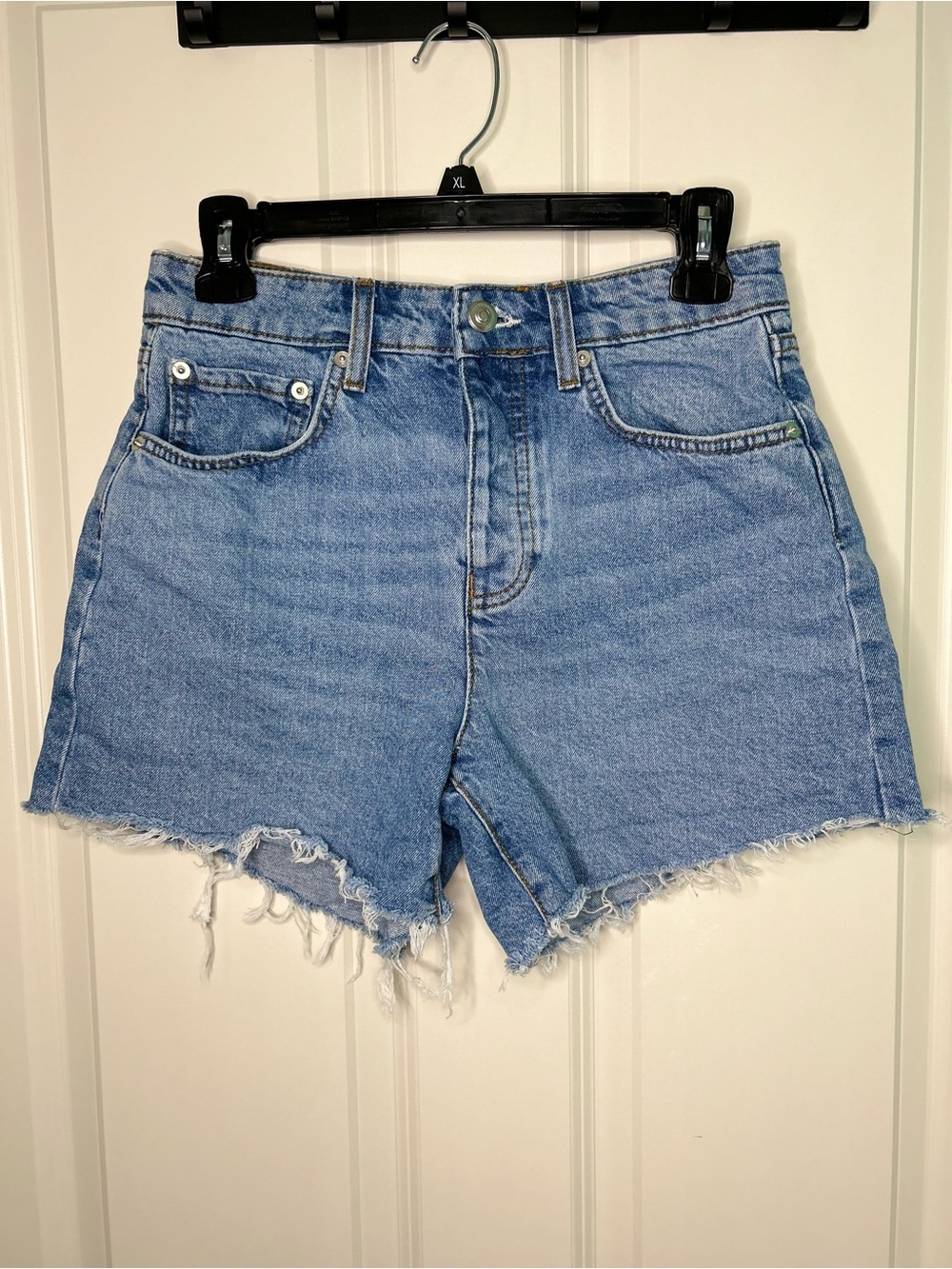 Gianni Bini High Rise Distressed Denim Dad Shorts 26